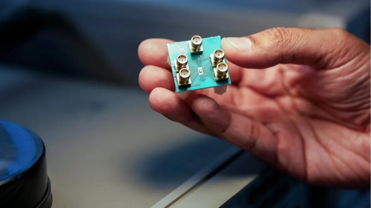 科学家：创造世界上第一个微波供电的计算机芯片！比传统CPU更快、功耗更低新闻！