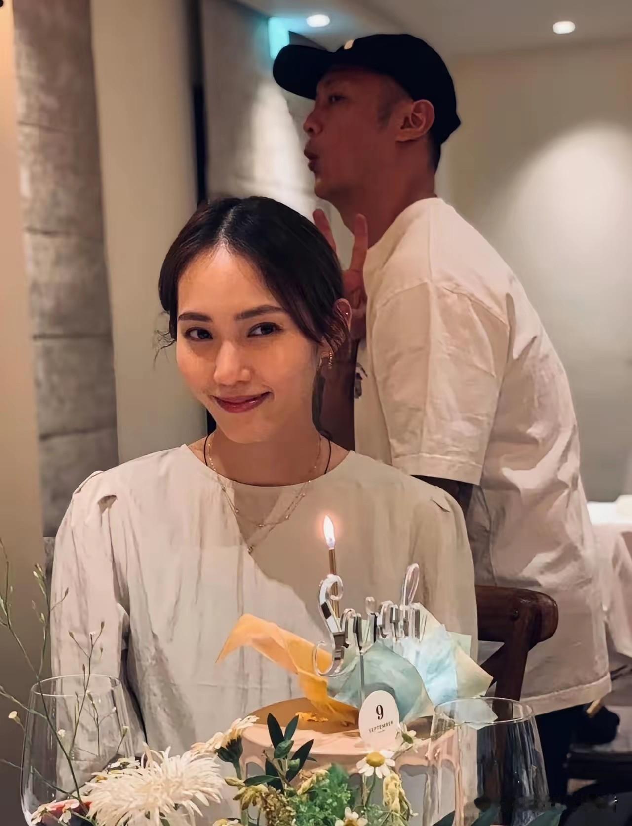 余文乐还是宣布了离婚，安安静静的。谁能想到9年了，有一儿一女的余文乐会选择离婚。