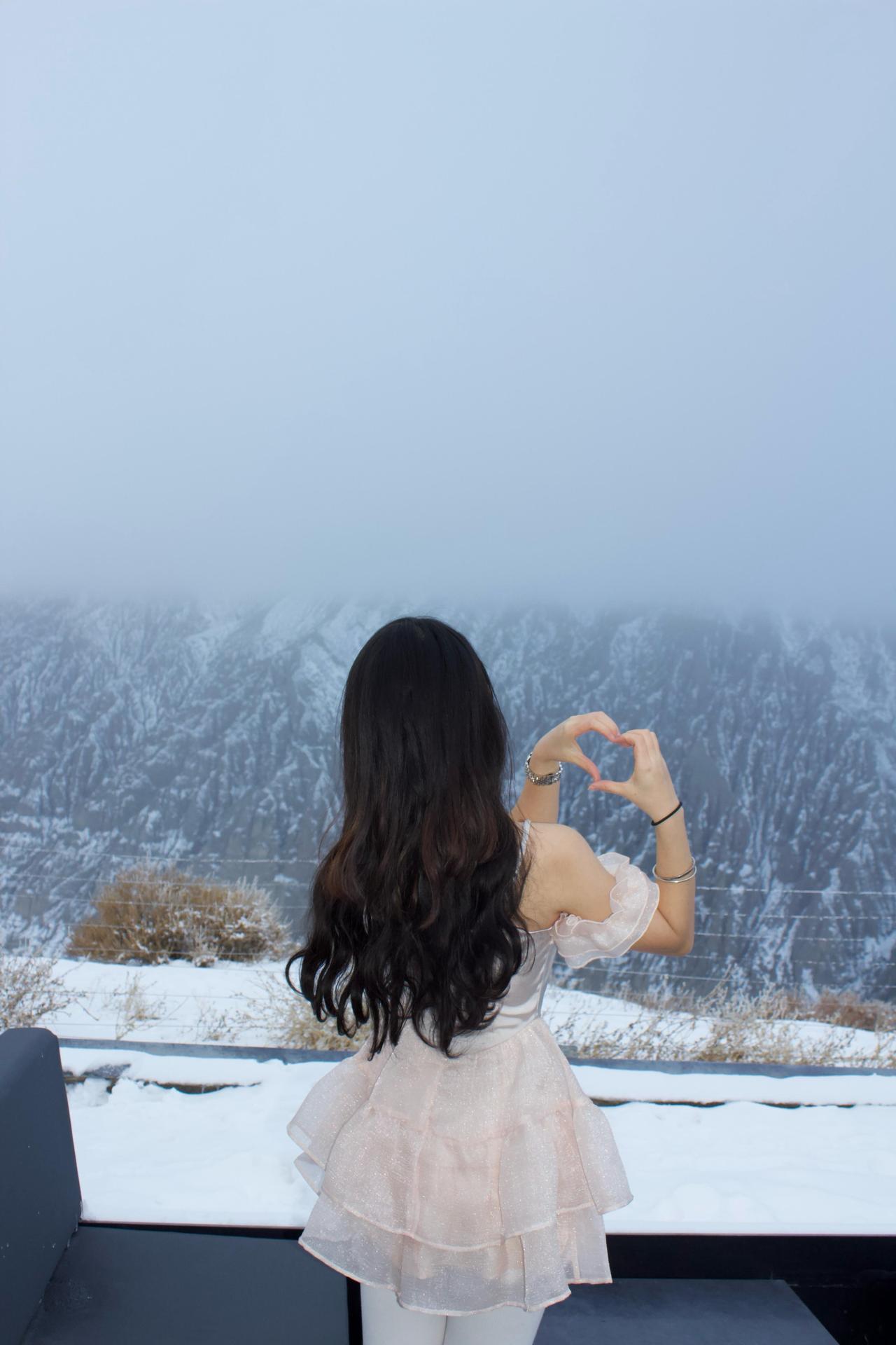 你见过冬天的独山子大峡谷吗？奎屯河用亿万年时间，在天山北麓刻出这道大地裂痕，