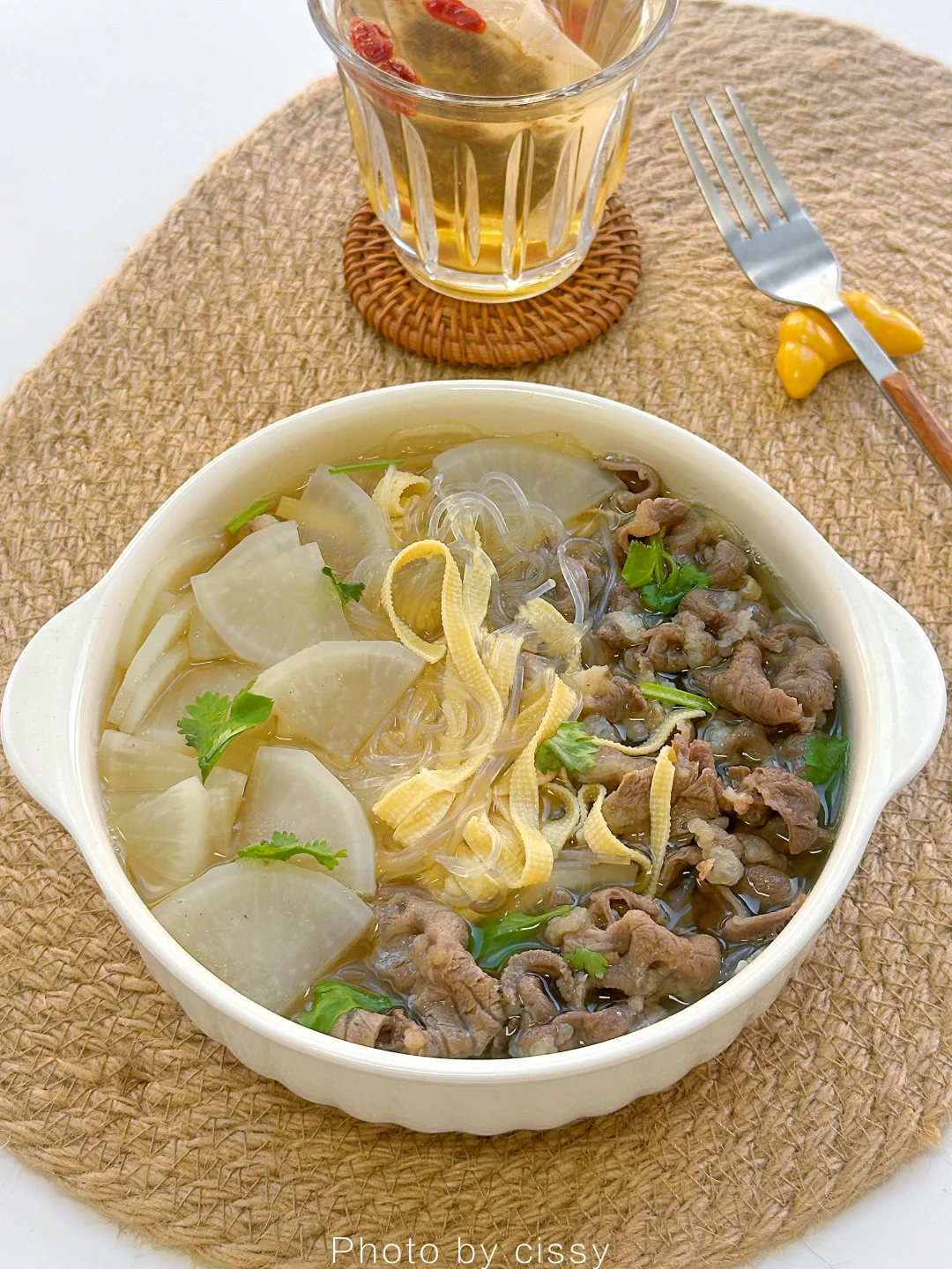 好喜欢这碗热乎乎的萝卜牛肉粉丝汤～🍲