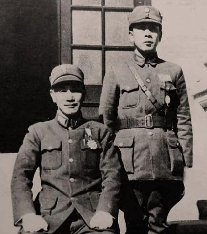 有人将朱德同志的“委员长”和蒋介石的“委员长”混为一谈，这不是乱来吗，蒋介石这个