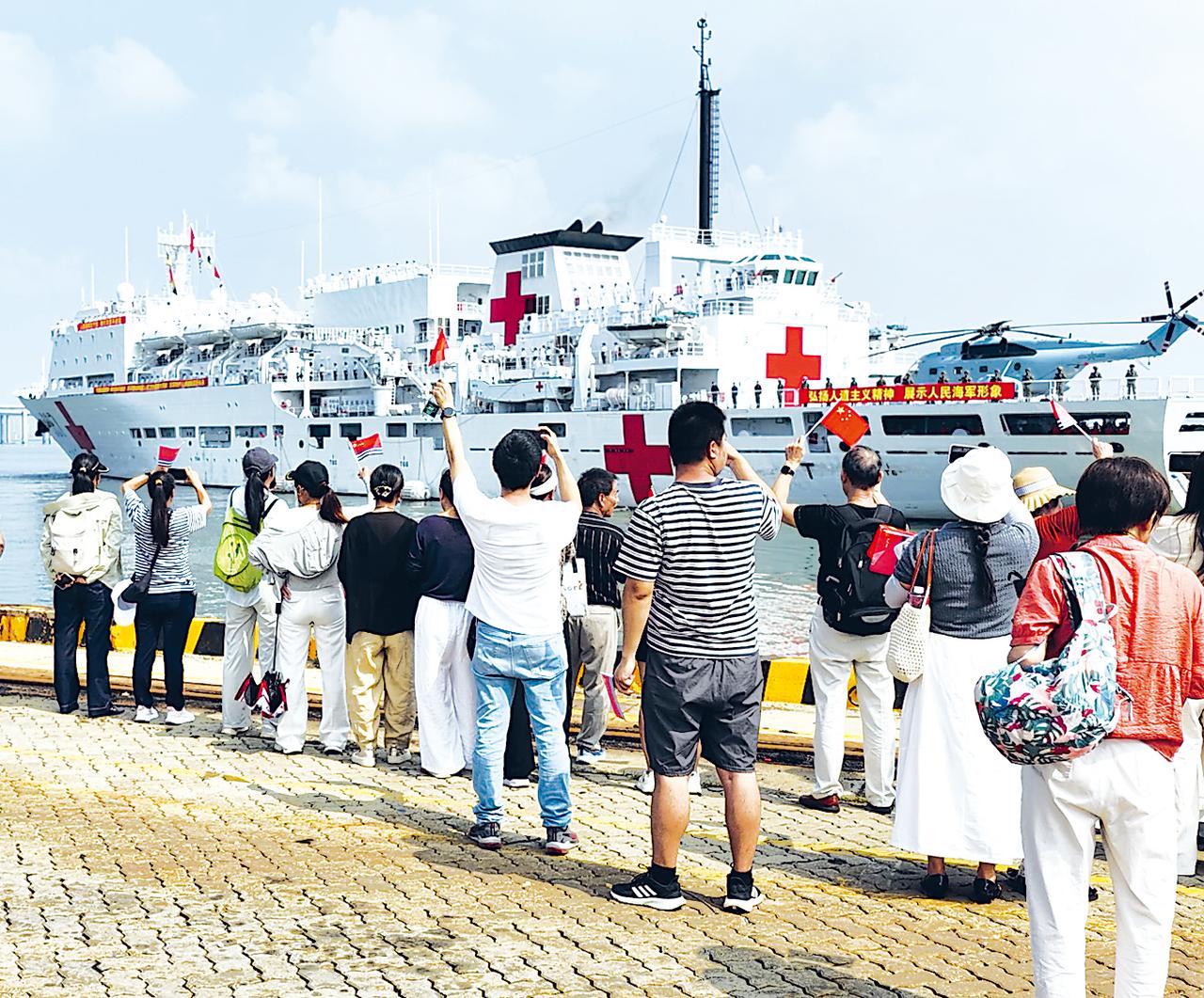 委内瑞拉海域“热闹了”，中方派出医疗舰强力支援，美军这下骑虎难下！近日，中国