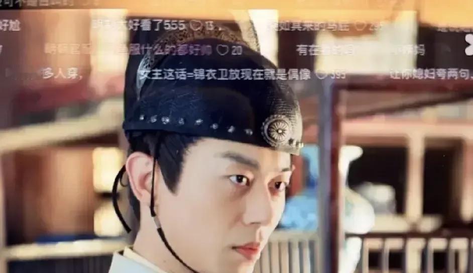 减重20斤，肋骨凸出，却让豆瓣评分从2.3飙到8.9。朱亚文用病榻戏撕开表演教