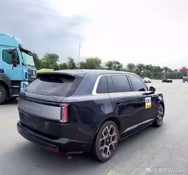澎程N70无伪装实车来了，五座中型SUV，比N90小一圈，更紧凑更圆润...