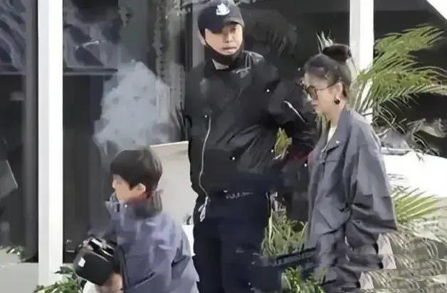 一句话：当年的佟丽娅，需要的是“被坚定选择、被捧在手心里、能给她平台和安全感的人