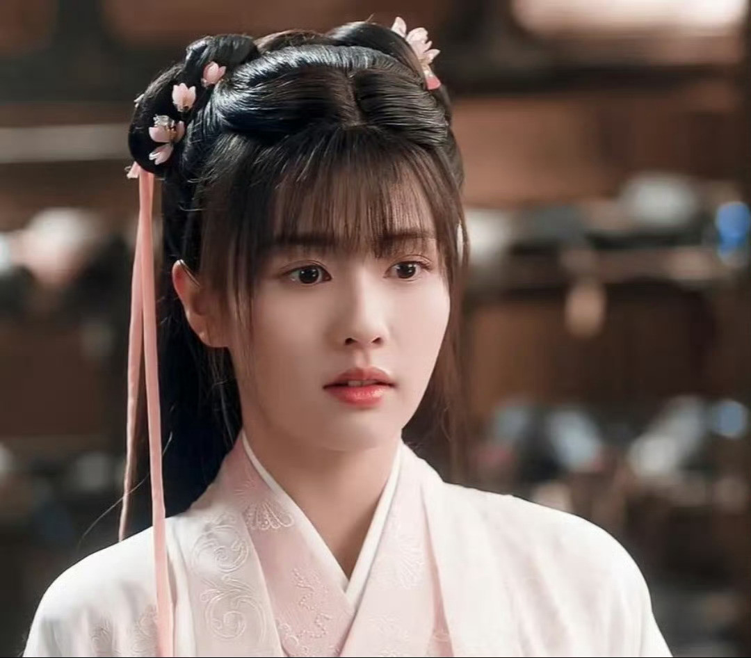 同样是空气刘海的古装造型，林心如和白鹿却是两种完全不同的感觉。