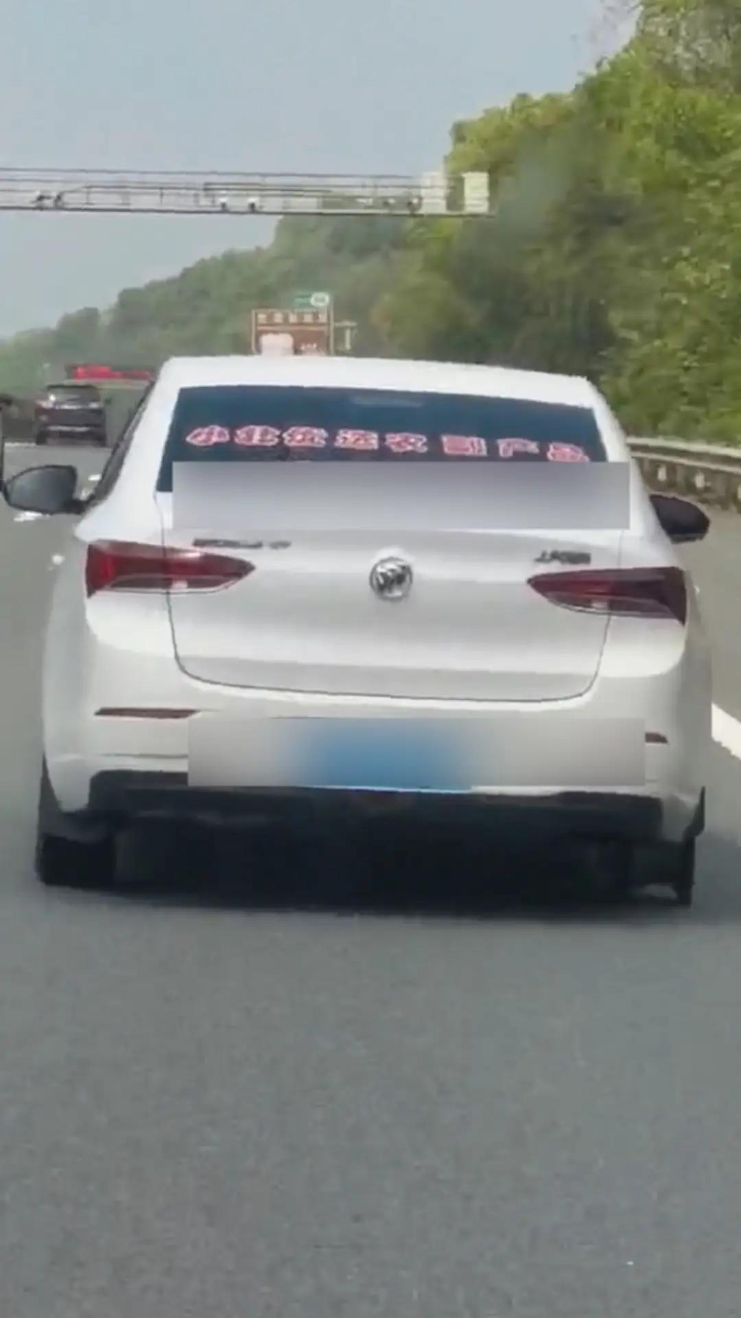 湖南，一男子在高速上，发现前面100米处，有个女司机开100码狂奔，她汽车的后轮