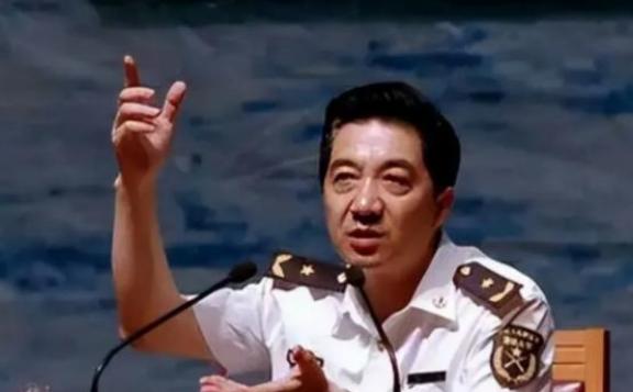 谢谢你张召忠！你真是伟大的预言家！2015年你就说过：“美国啥也不干，让东方大国