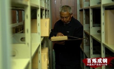 国企职工一天保费都没交过，退休前的工龄照样算数，国家管这个叫"视同缴费"。农民交