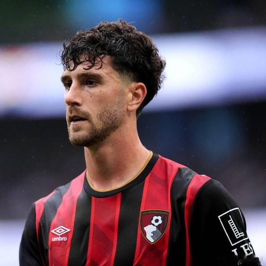 【免费球员】《世界体育报》：28岁的伯恩茅斯后卫塞内西无意与球队续约，他打算在明