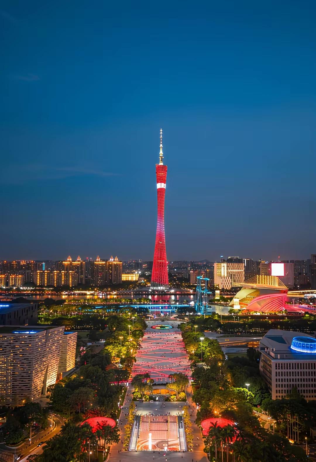 广州中轴夜景简直绝了！作为广州新城市中轴线，这里汇聚了花城广场、广州大剧院、东西