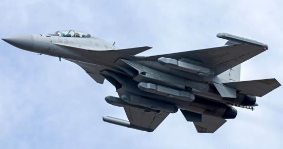 终于明白！为何日本F15被歼15雷达照射竟然如此郁闷！原来，远在148公里外，日