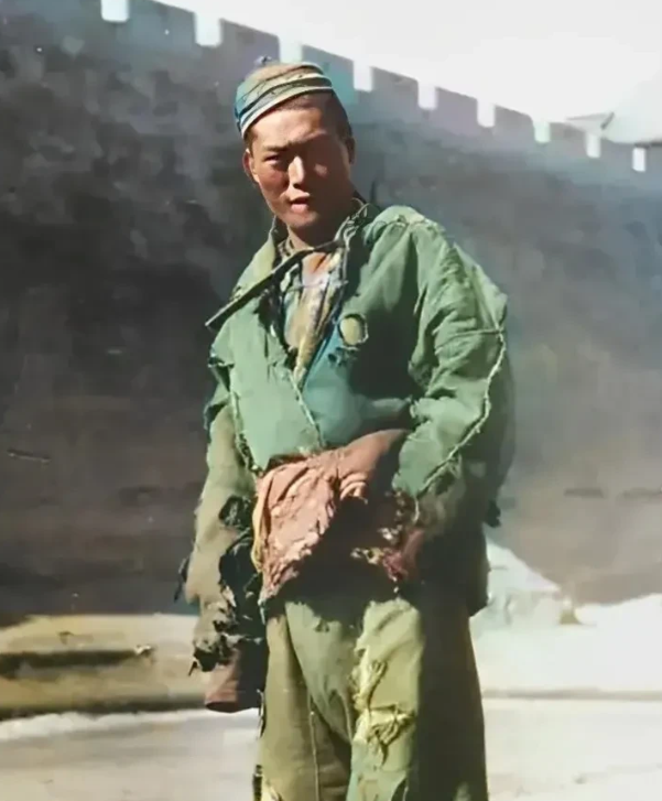 清光绪年间，安徽歙县人蒋七以长途贩猪为业，到了年底他去江西景德镇收账，回来时路过