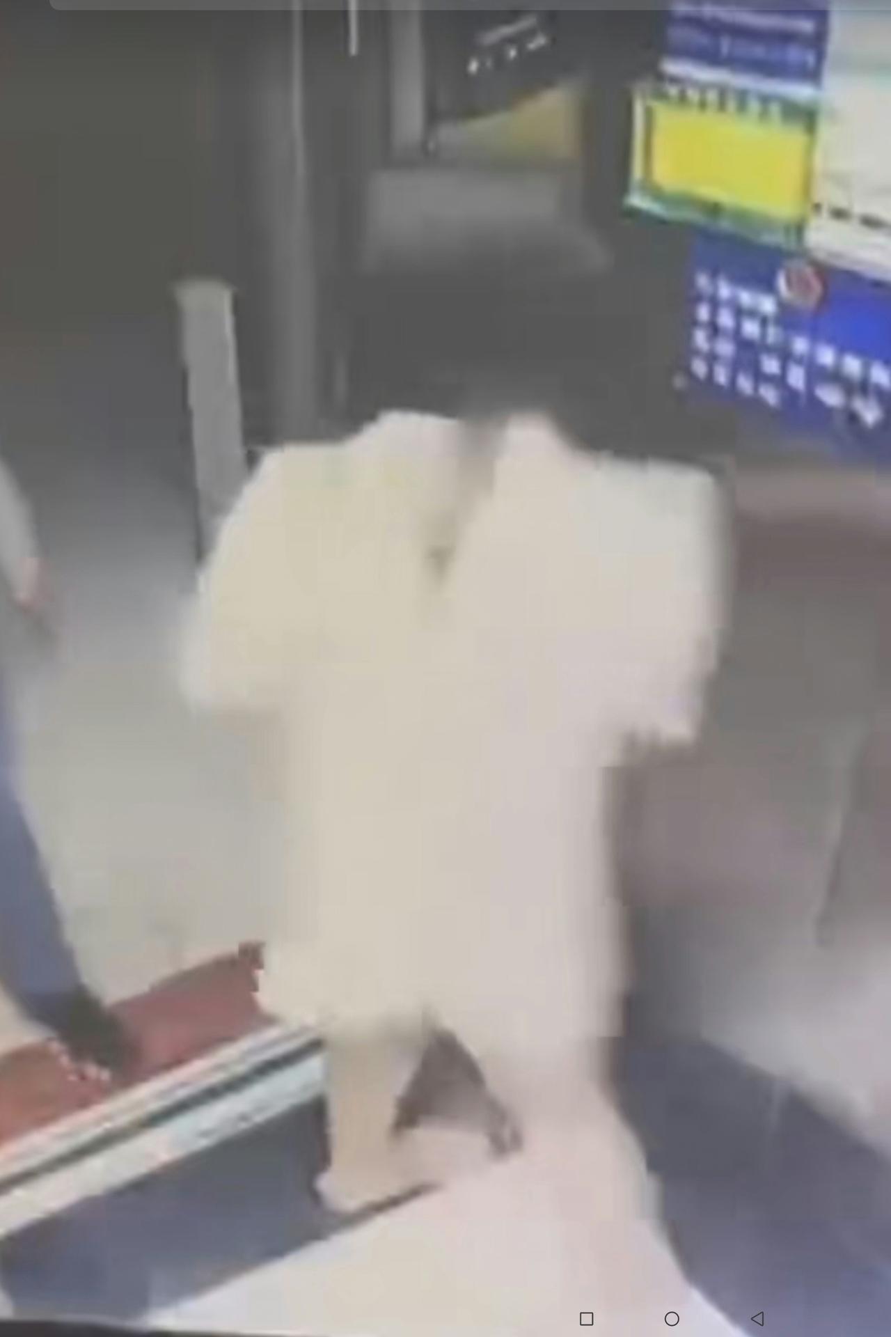 就10多秒钟的时间，胜宏科技老板与属下的亲热，就蒸发了百亿资产，堪称“史上最贵一