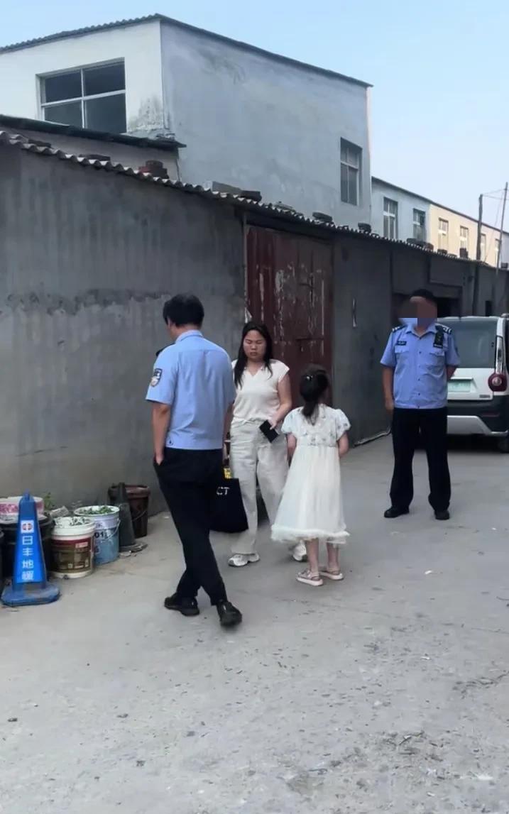 三观炸裂！河南一男子的妻子带着7岁的女儿离家出走了，在平舆县找到了妻女，发现妻子