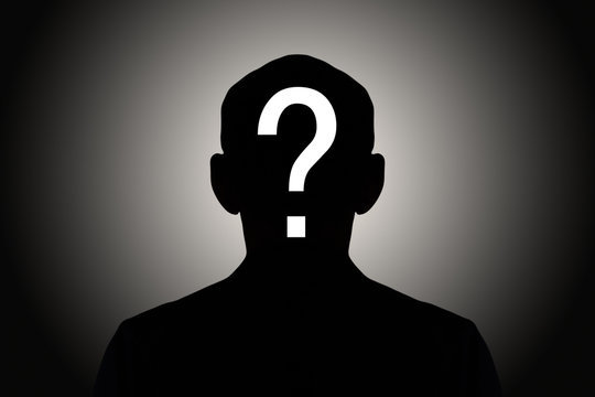 围绕哈维·阿隆索出任切尔西主帅一事，外界持乐观态度，但消息人士坚称竞争仍很激烈。