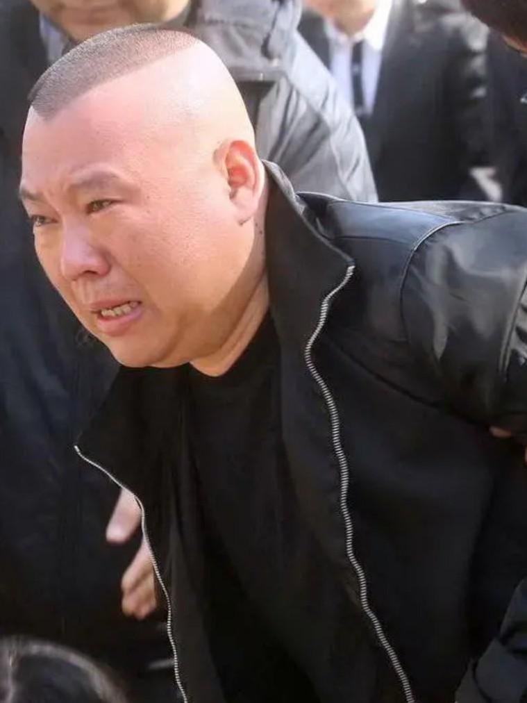 郭德纲前大徒弟何云伟又吃鱼了！刚刚何云伟发视频表示：今天又吃鱼了，心情特别好。现