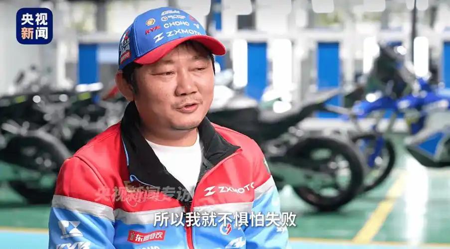 张雪刚进阿波罗公司时，其实挺“边缘”的。公司没把他当成重点培养对象用，只让他先在