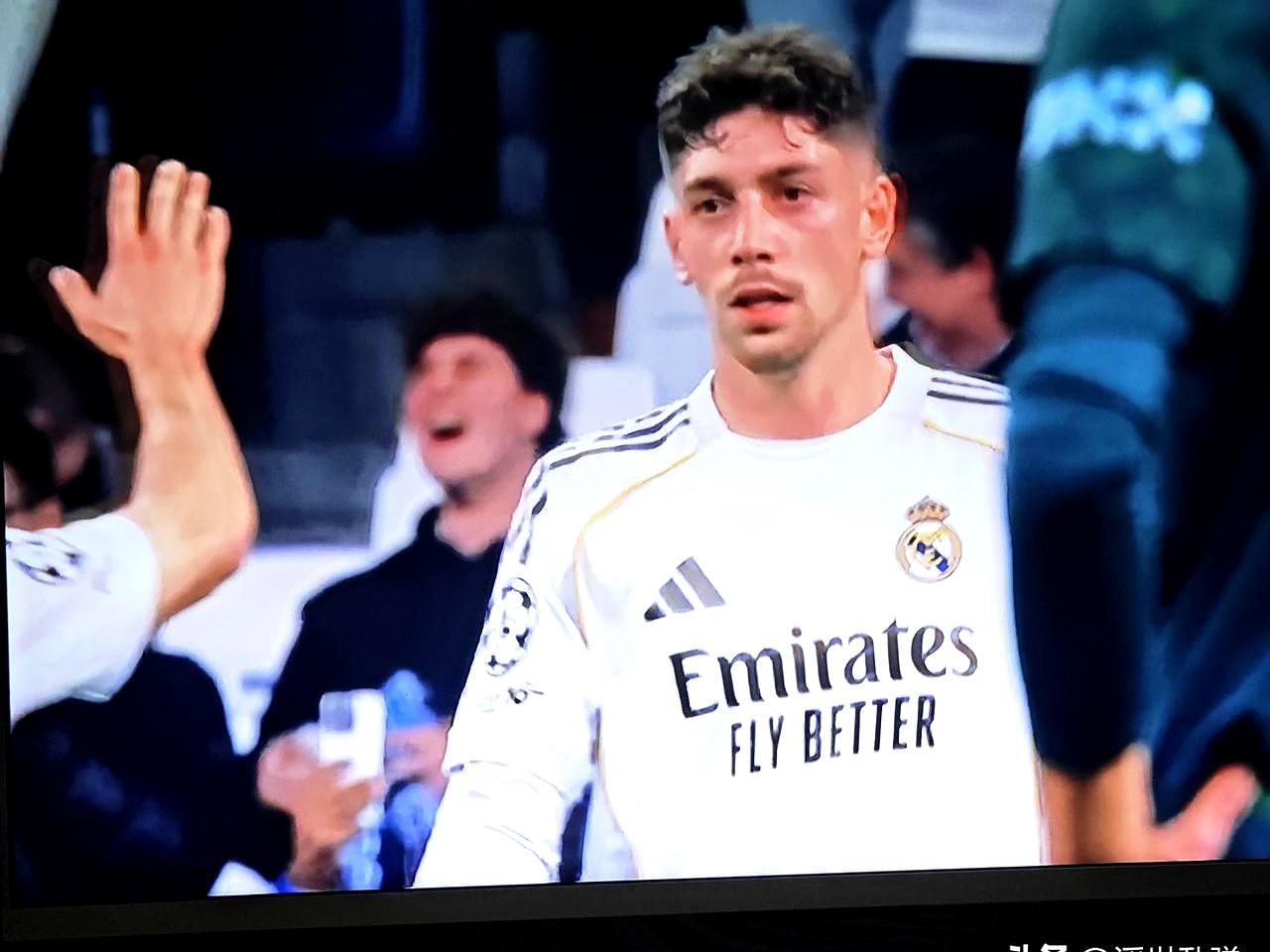 欧冠首回合踢完，英超三强集体吃瘪，这比分我差点以为看错了。巴尔韦德上半场20