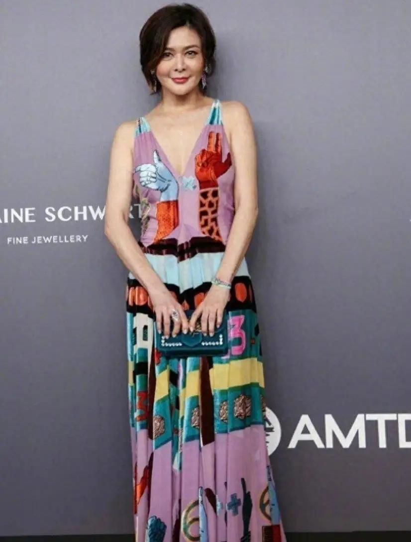 时间流逝，美人变老。六十多岁了，能保持成这样，还是很厉害了。