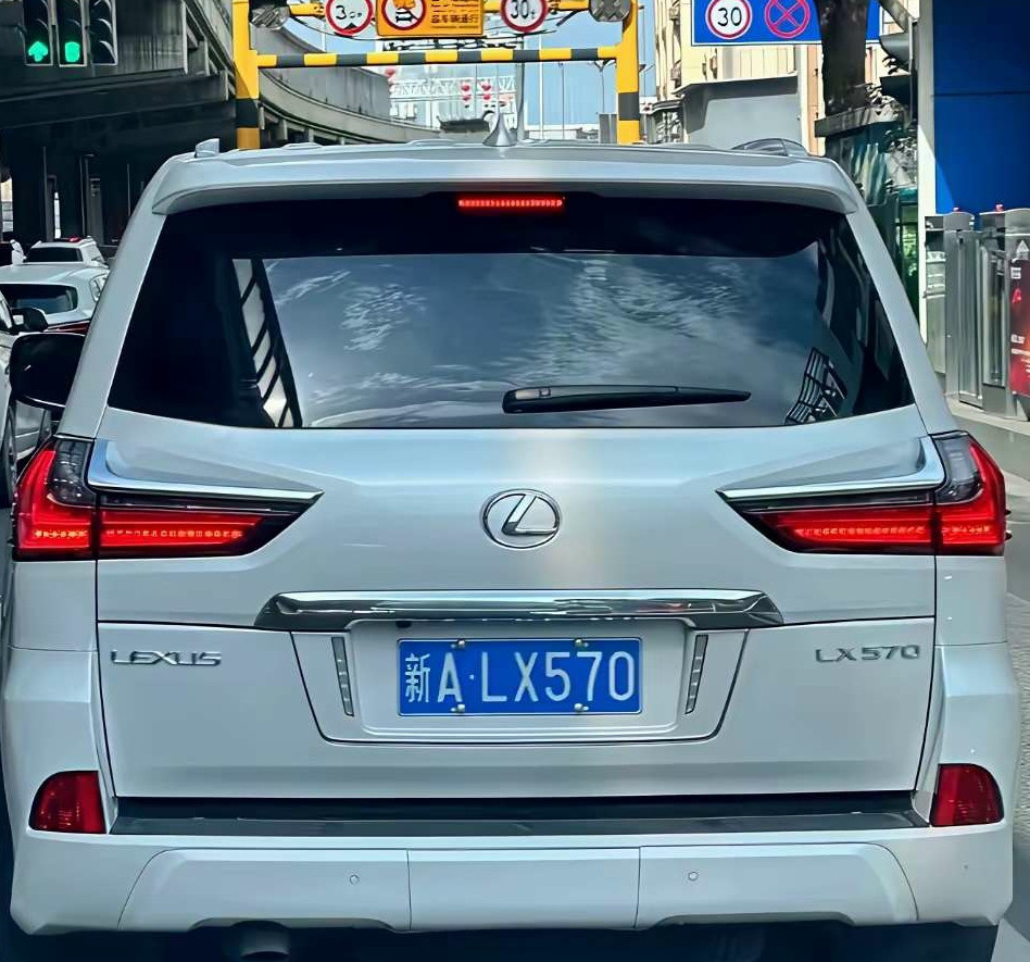 再次证明金钱就是规矩，连摇号机都会出现巧合