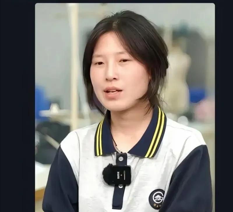 职高生姜萍和数学家王虹面相中的睿智，深隧是不是一目了然啊。都说姜萍阿里数学竞赛