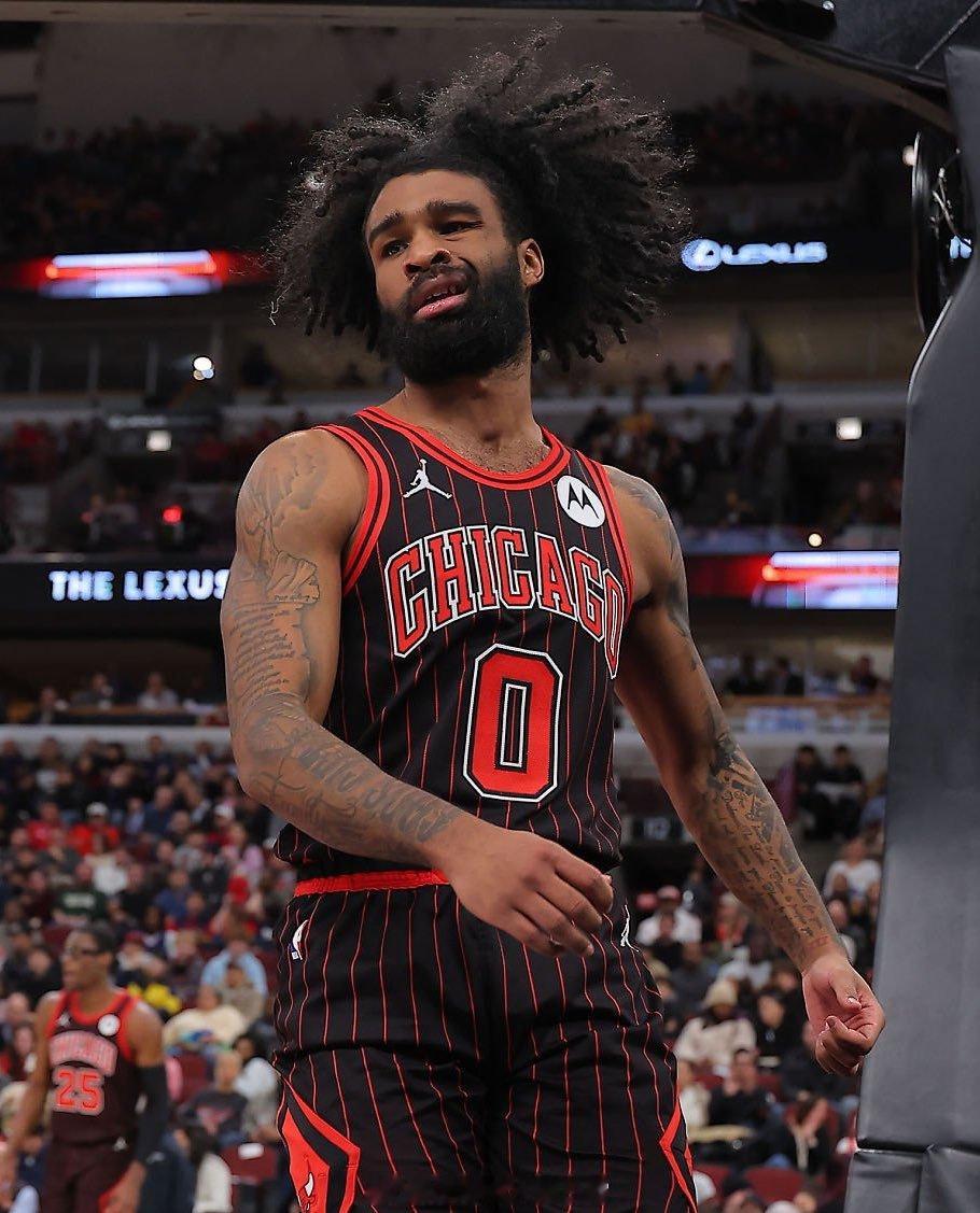 JoeCowley：“据消息人士透露，公牛队管理层周二仍在积极进行交易谈判，科