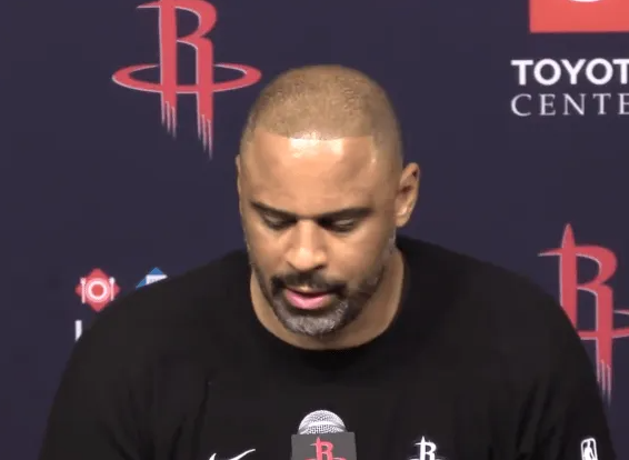 NBA常规赛，火箭117-98战胜太阳。赛后，火箭主帅乌度卡接受了采访，谈到了凯