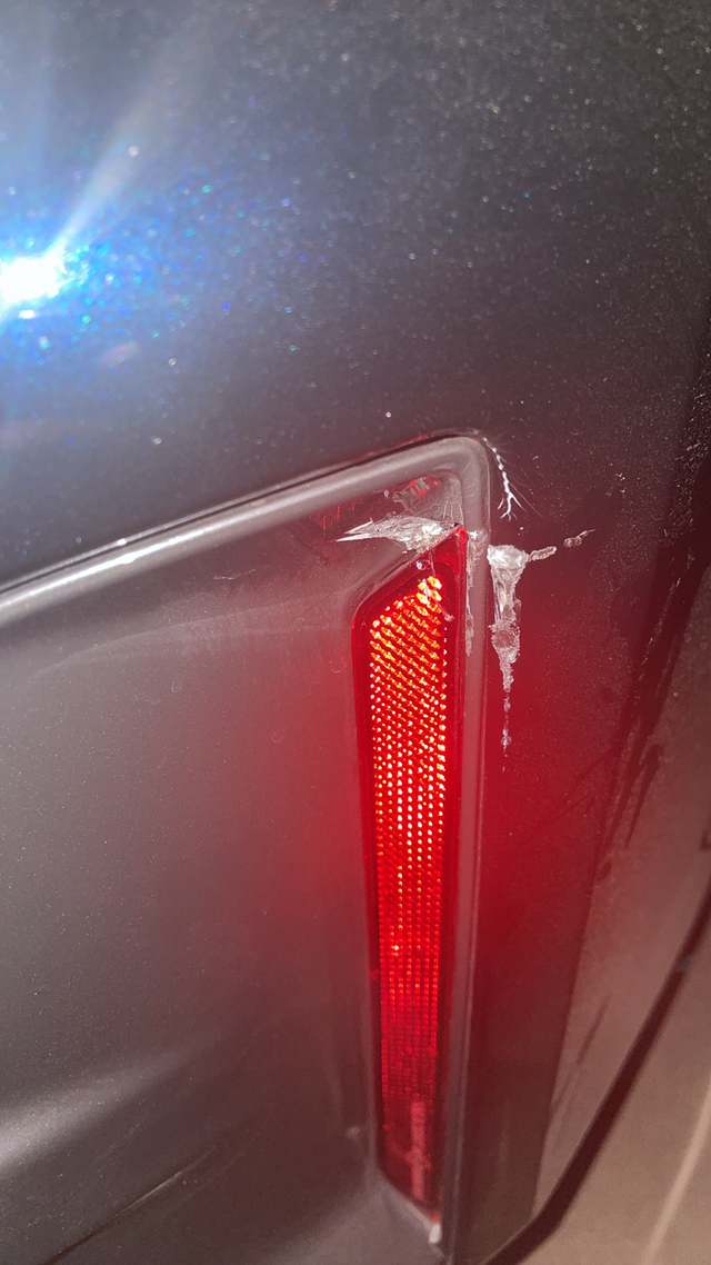 新车出险划算嘛晚上吃完饭，神魂颠倒，倒车的时候撞到了路中间的护栏。车速10码