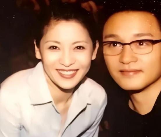 向太曝张国荣去世内幕，并没有患病，和向太最后一通电话内容曝光 时光匆匆，距离