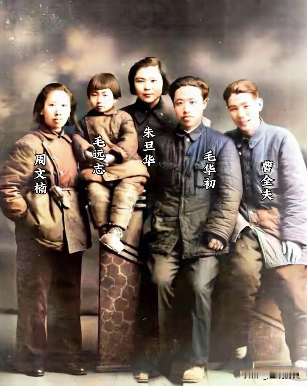 这张照片你见过么？这张合影拍摄于1946年的延安，毛泽民、毛泽覃的家人留下这