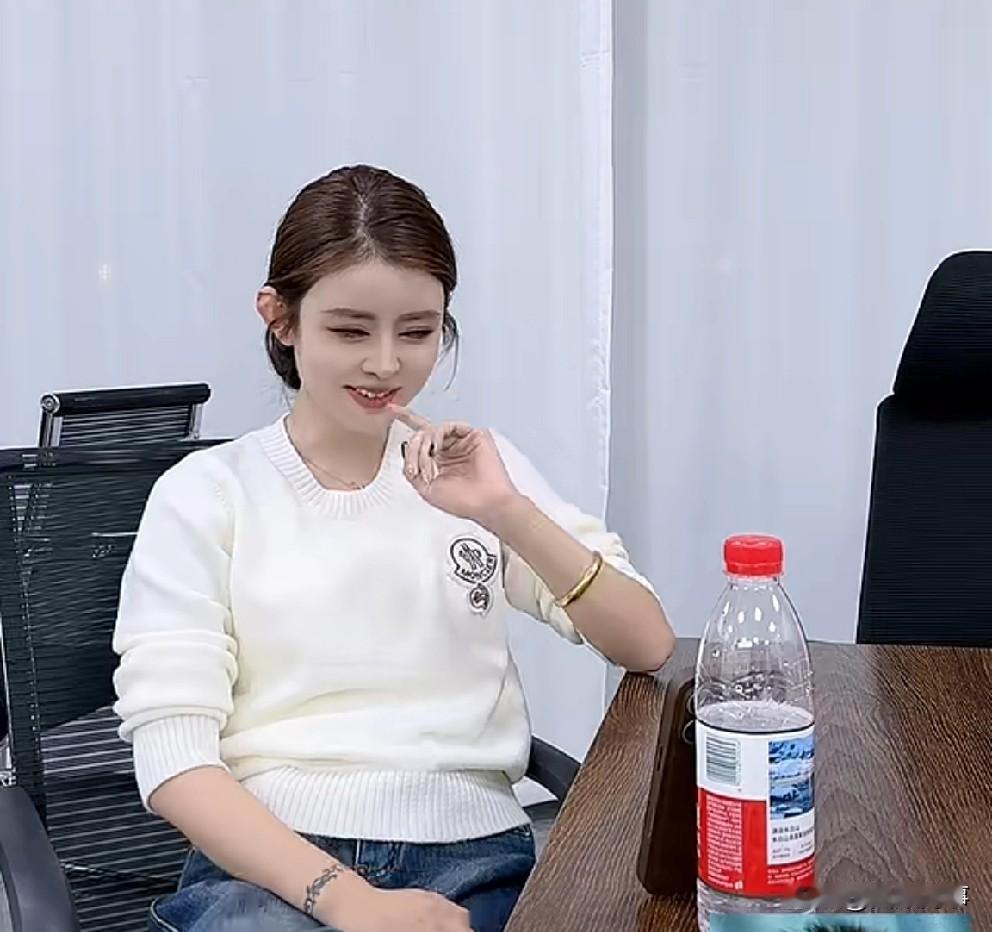 醋王因新恋情在“网红圈”掉辈分！“仙家”粉丝追捧洋、腿腿