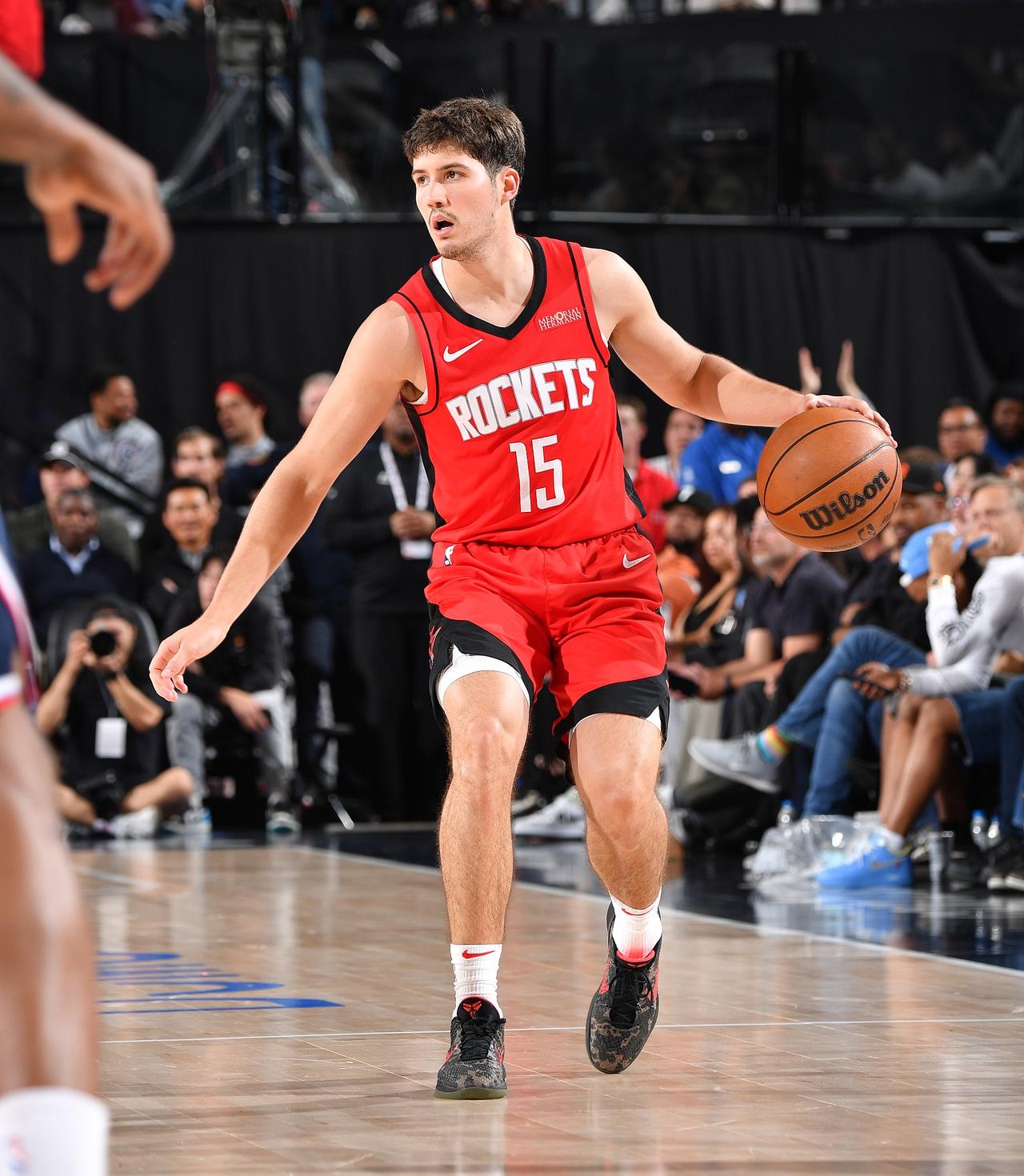 看起来伊森和谢泼德首发得分后卫之争还将继续下去。在今天火箭战胜尼克斯队之后，有记