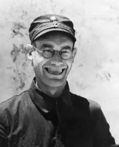 1939年，共产国际在莫斯科对李德进行了公开审查，周总理也在现场，可最终的判定结