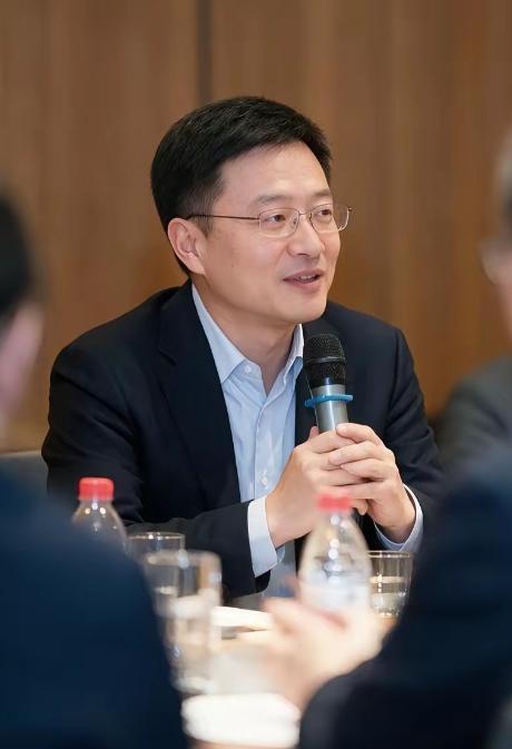 一觉醒来，高官高管饮酒作乐泡妞第N+1次，这次终于栽了今天一觉醒来，全国人民