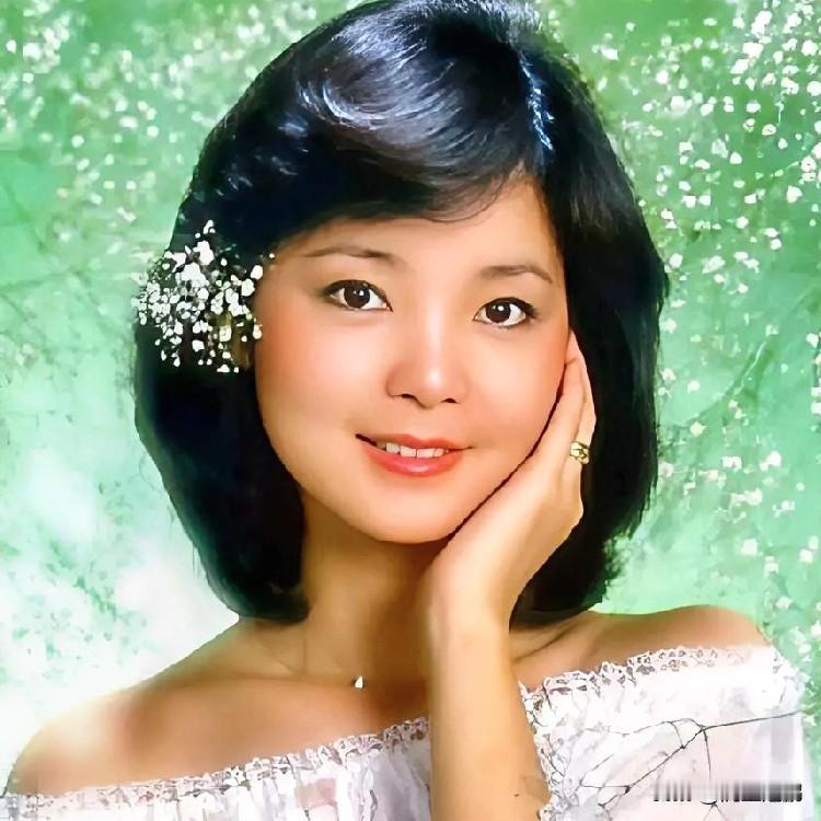 已离世的港台歌星1.邓丽君(1953-1995)，中国台湾女歌手。因支气管