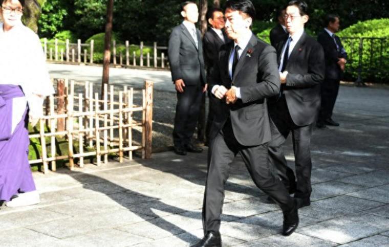 突发！日本防卫大臣“拜鬼”！8月15日，在日本战败投降纪念日一早，日本防卫大臣小