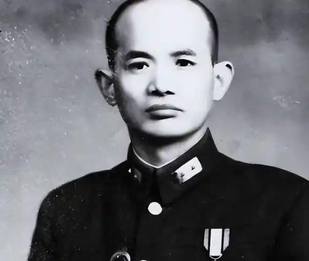 1936年上海滩，蒋介石的外甥踩了上海督察长陆连奎女人的脚，狠狠被甩了三个耳光，