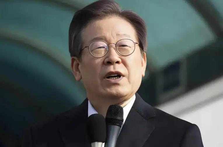 从抵制日本绝食快要死了，到跪舔日本容光焕发！李在明用不到一年的时间论证了“一个演