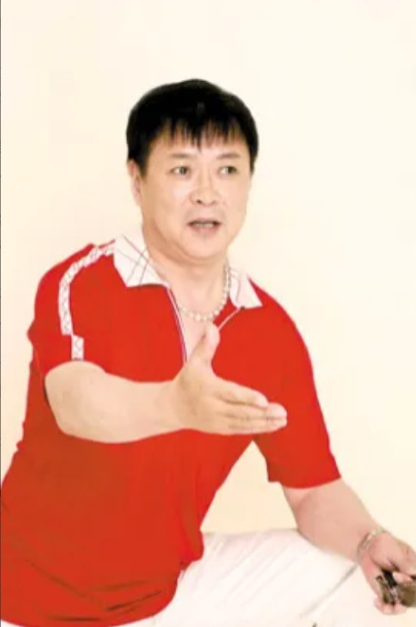 1982年，迟志强跑到南京演出，碰巧遇上老友刘晓庆，两人久别重逢把酒言欢。离别时