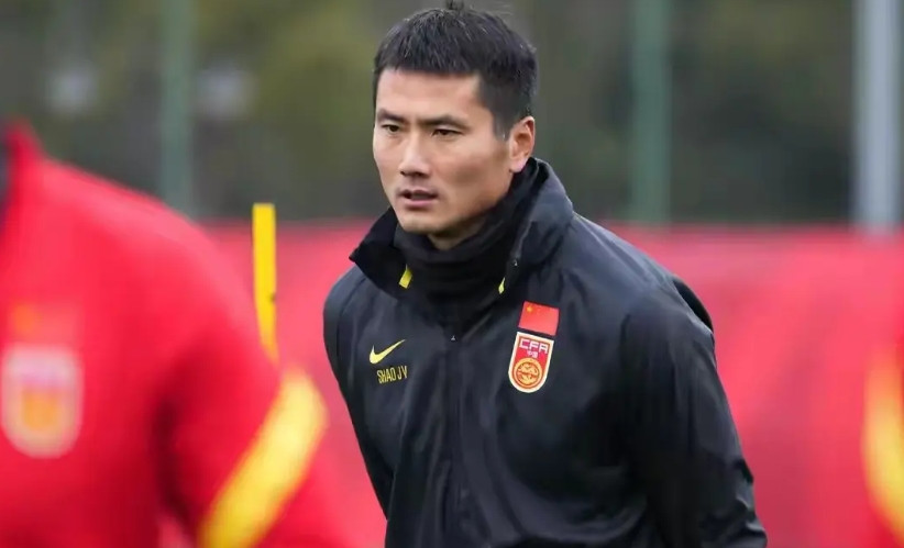 不要对邵佳一成为国足主教练说三道四！邵佳一成为了新一届中国足球国家队主教练，引