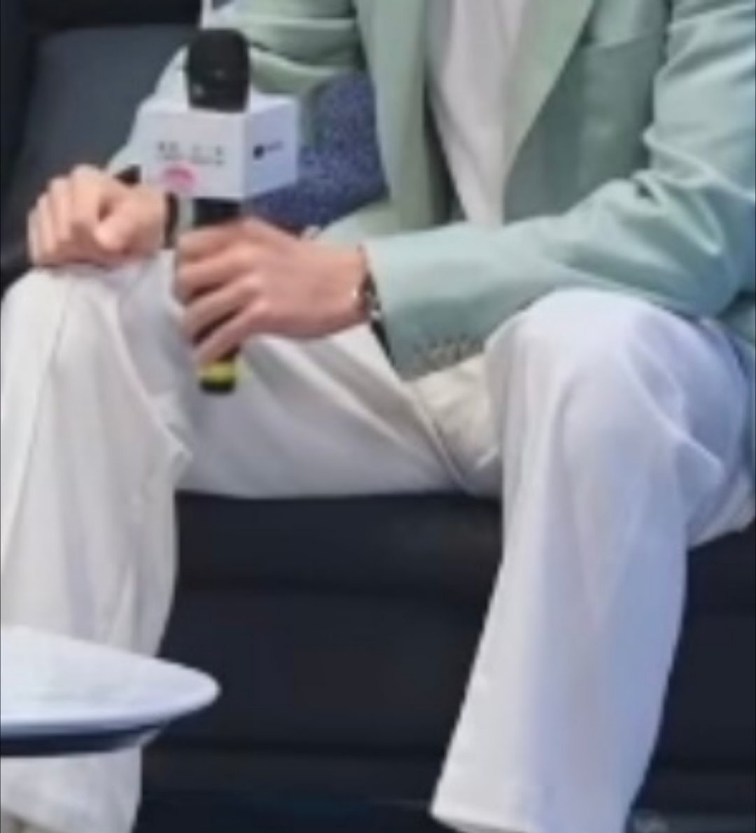白裤子好好大一个