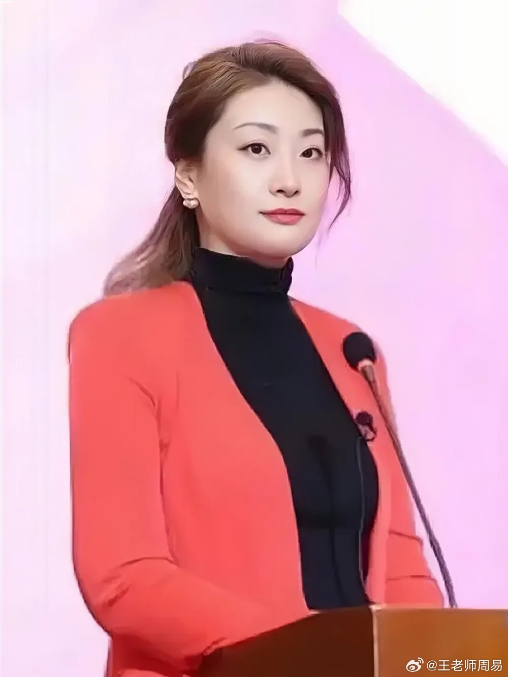 一段非常通透的话：“发过大财的人都知道，钱不是自己赚的，而是一种无形的力量，推着
