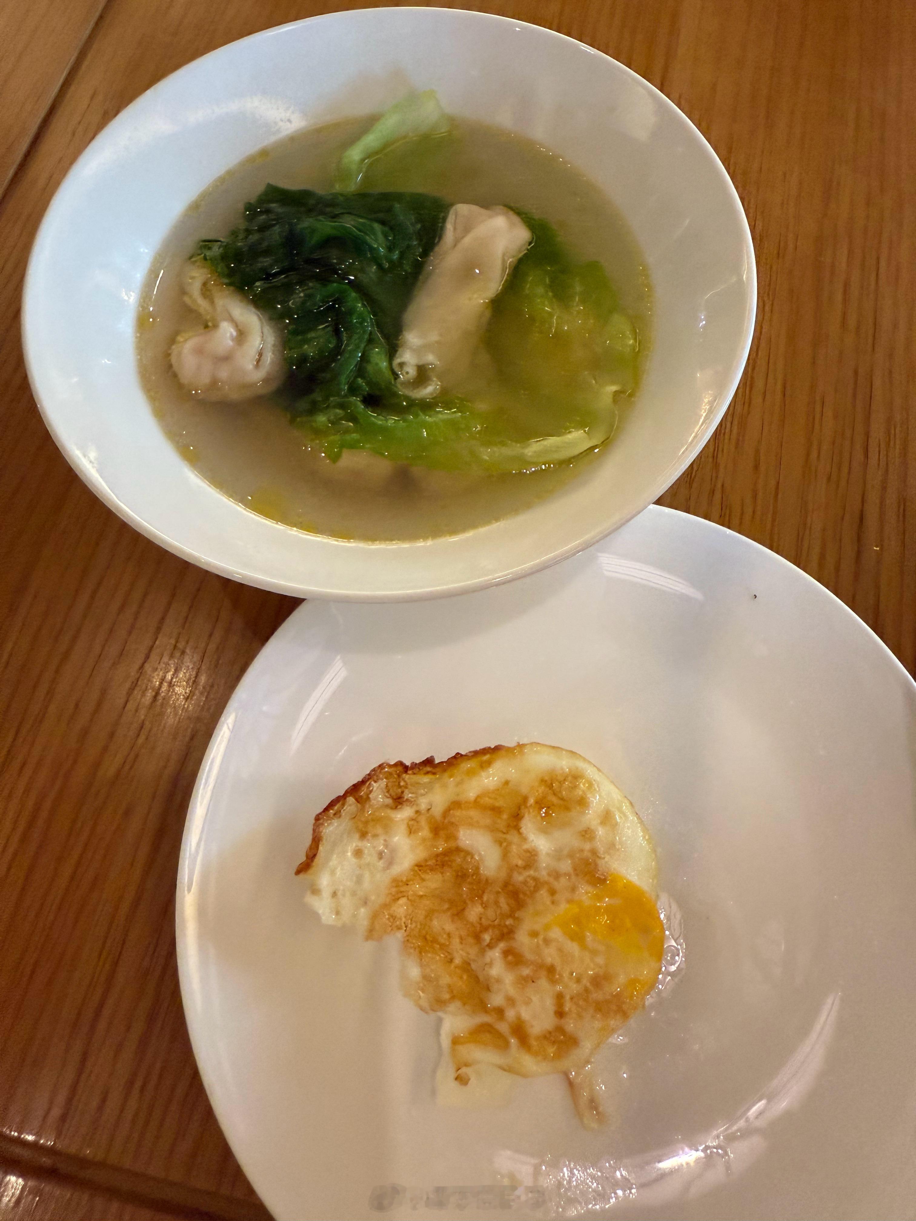 在酒店吃早饭了很一般我还在惦记昨天选品会吃的包子立刻联系他们开个团以前我觉得
