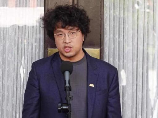 现在大伙知道台独分子都是什么成色了吧？资深台独分子沈伯洋居然提议台湾社区要