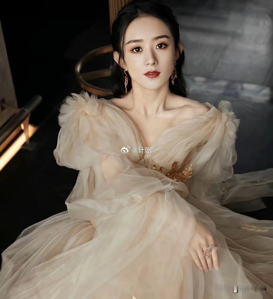 终于知道赵丽颖为何不走红毯了不是因为她咖位不够也不是因为没人邀请她,而是因为她为