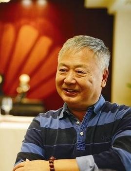 陈毅的儿子陈丹淮上初中时，老师拿着照片指着陈毅的照片问：“这是你父亲吧？”陈丹淮