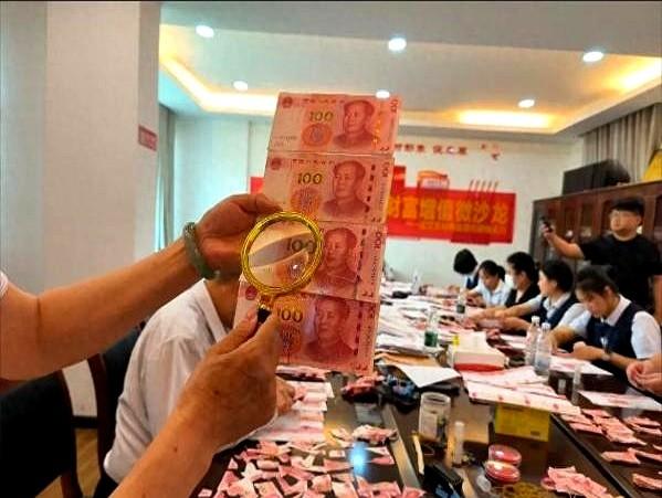 6月30日，备受社会关注的“武汉八旬老人撕碎20万养老金”事件那一袋子碎纸屑，