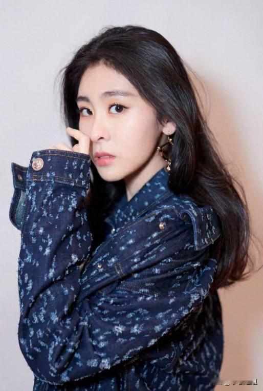 说实话我认为张碧晨最让人佩服的不是拿过《好声音》冠军，也不是唱红多少