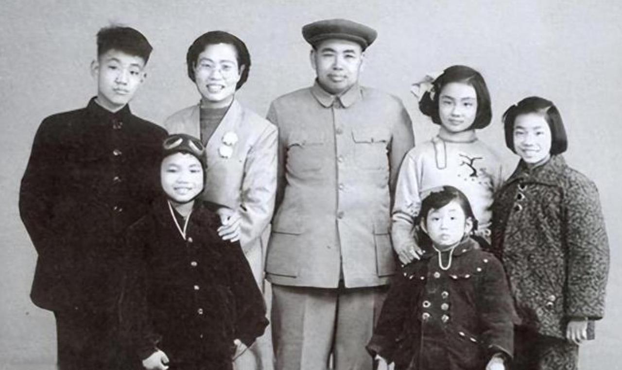 1975年，广州军区司令许世友上将的夫人田普听说：“一位女红军生了重病，生活艰难